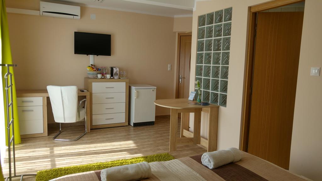 Bundics Vendeghazak Bed & Breakfast Lenti Exterior photo